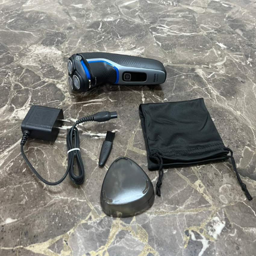 Máy cạo râu khô và ướt cao cấp thương hiệu Philips S3206/09 Series 3000 tích hợp cạo mai - Hàng Nhập Khẩu