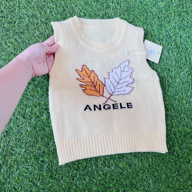 Áo gile len bé gái chất liệu len mềm mịn, hoạ tiết dễ thương bé nào cũng thích