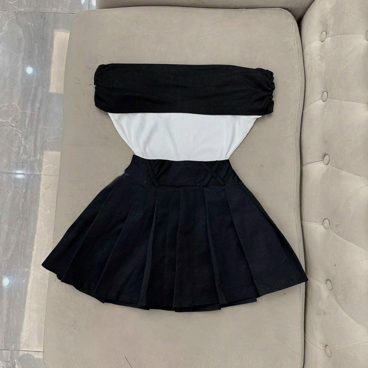 Set Áo Thun trễ bẹt vai + Váy Xếp Ly Có Lót Quần