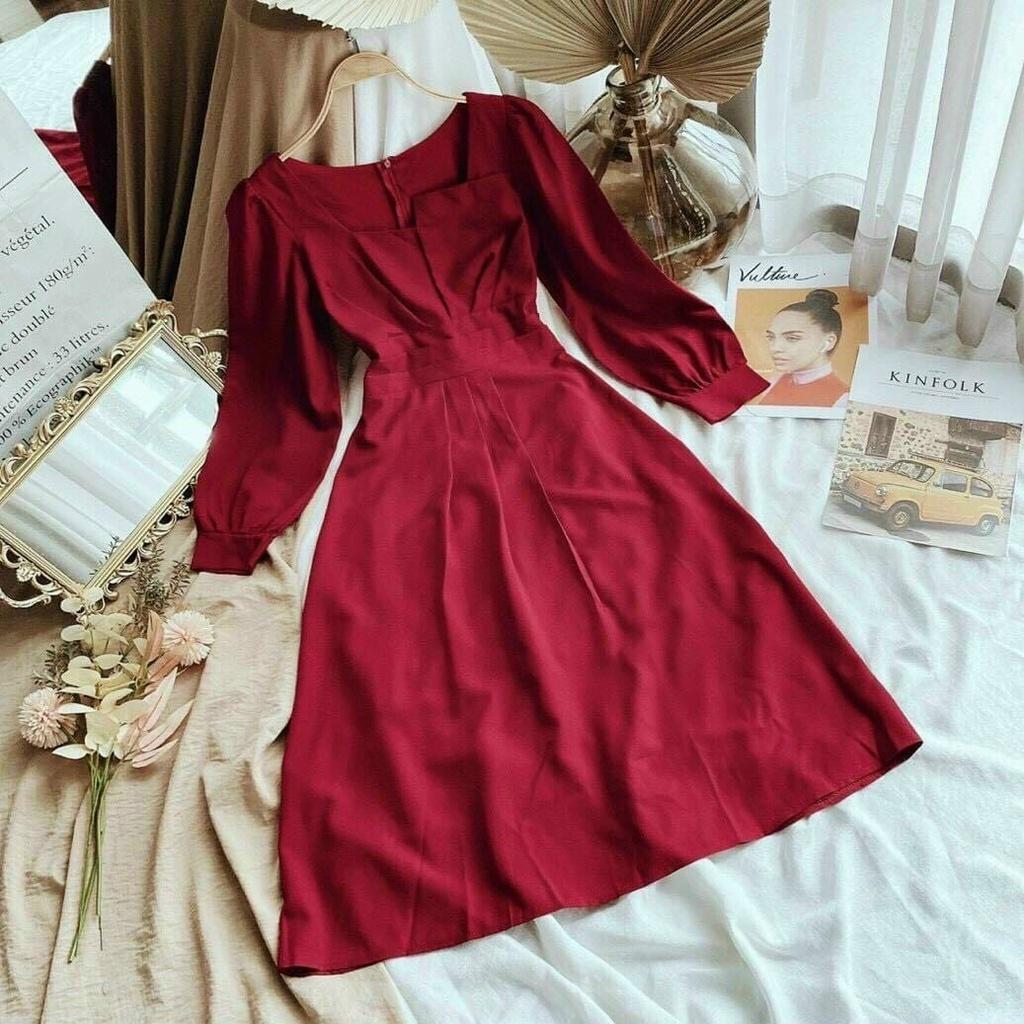 Đầm đỏ xoè tiểu thư xếp ly cách điệu tay dài
