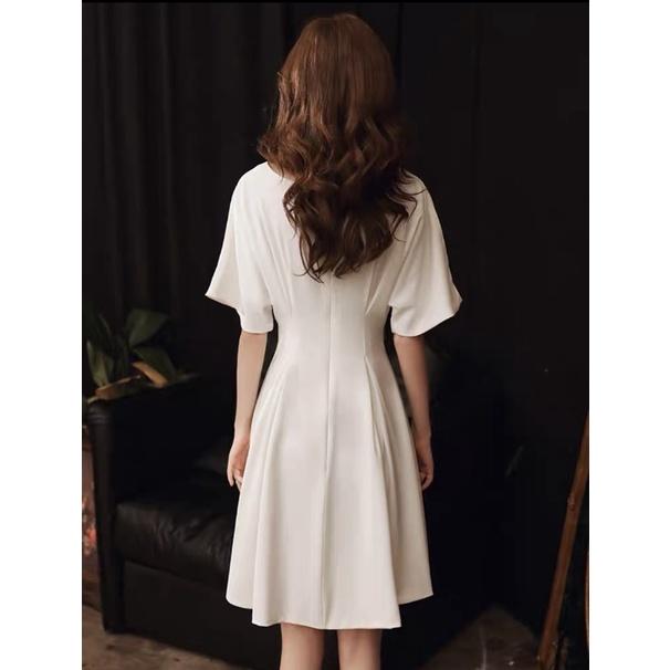 ĐẦM SUÔNG NỮ ĐẦM CÔNG SỞ Đầm trắng cổ V xếp li