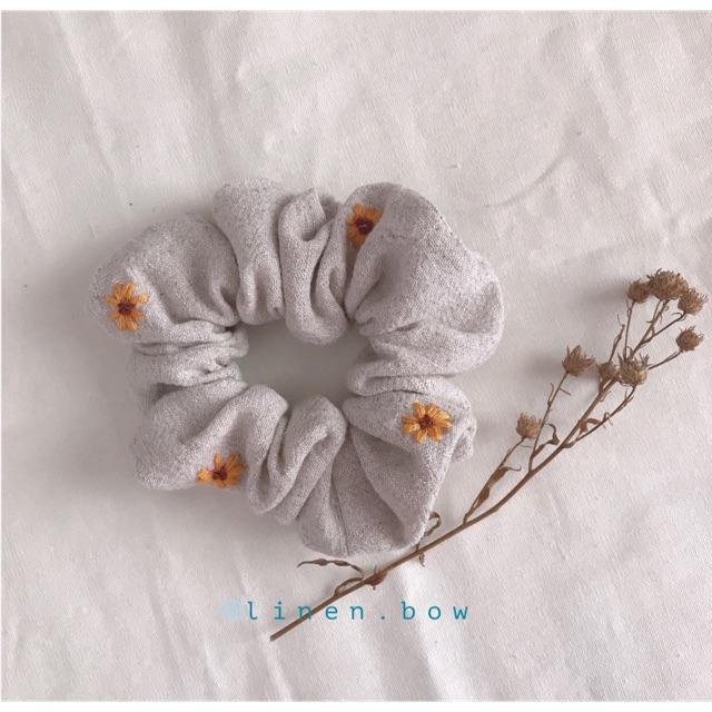 Scrunchies linen thêu hoa