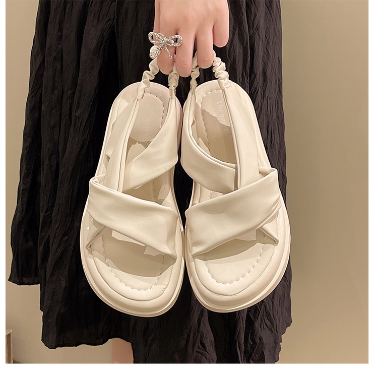 Dép sandal nữ, xăng đan da đế độn chất liệu da pu đế cao su êm ái 2 màu trắng đen dép form to lùi 1 size shopchuotxinh