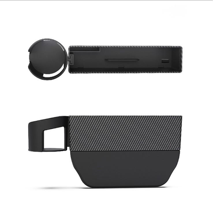 Khuyến mãi - Hộp đựng đồ để khe ô tô có khay đựng ly nước sợi Carbon