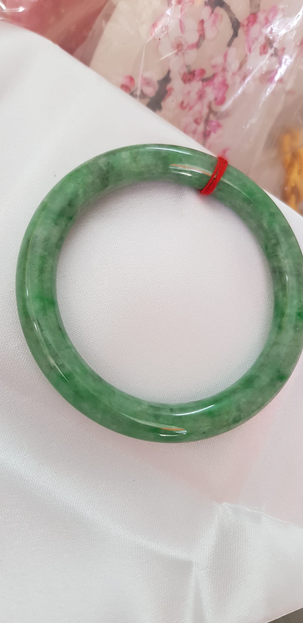 Vòng Cẩm Thạch tự nhiên sịn Đậu Lý I Sao 52mm x chột 8,2mm cao cấp sịn đẹp màu xanh đậu lý bông đều đẹp bóng nữ 52kg - 56kg đeo rất đẹp sang tay món quà tặng Mẹ , người thân ý nghĩa ạ