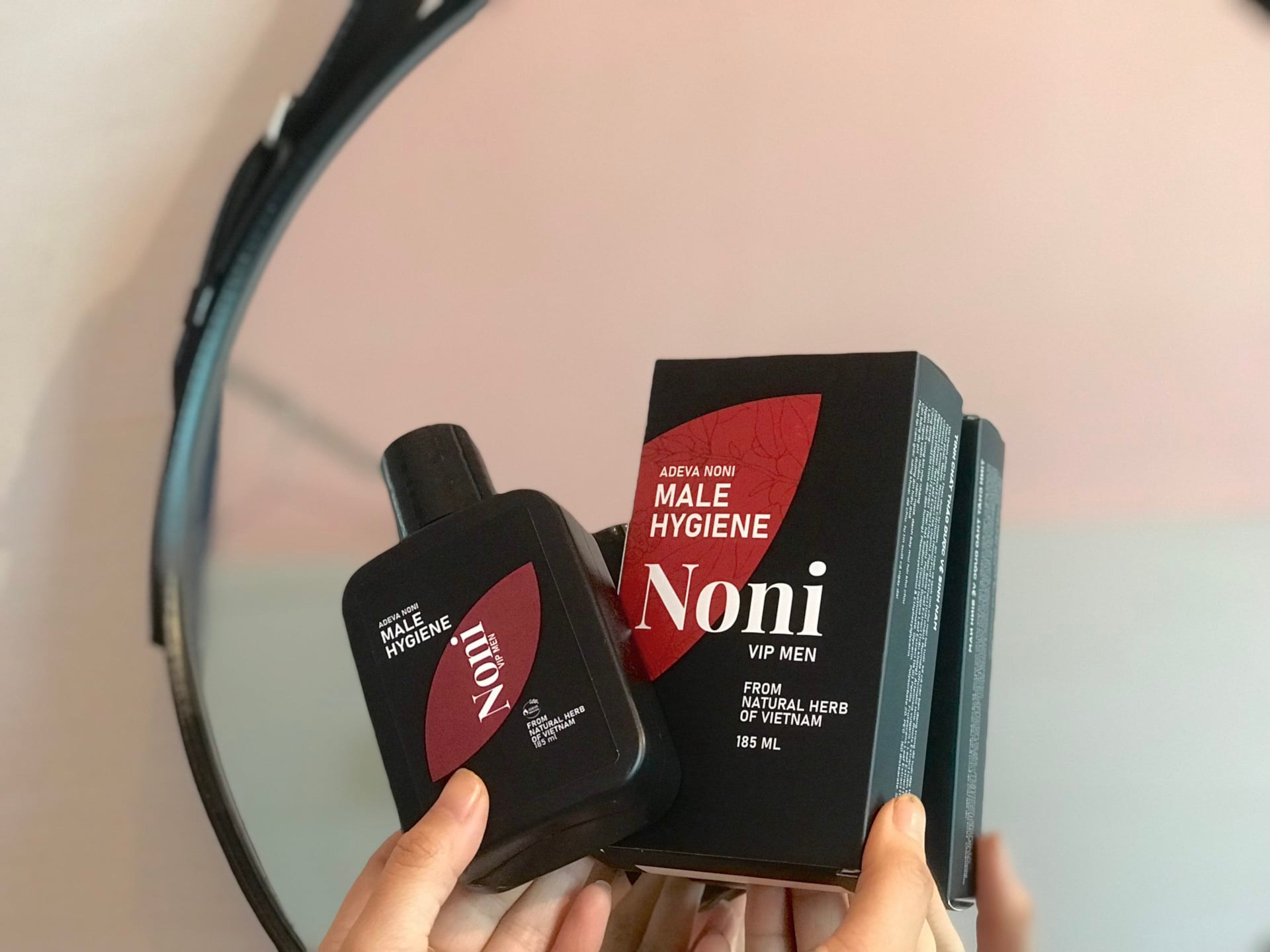 Dung dịch vệ sinh nam Noni VIP Men - 185ml - Tinh dầu đàn hương sang trọng và nam tính, chất tạo bọt dịu nhẹ hostapon nguồn gốc dầu dừa, thành phần từ thảo dược tự nhiên an toàn và lành tính cho mọi lứa tuổi