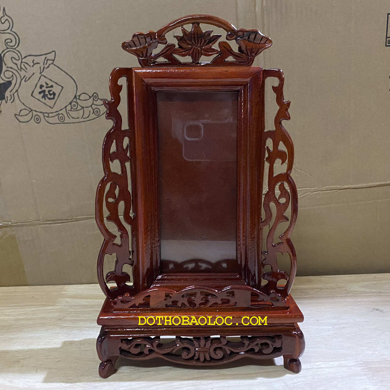 Bài vị thờ gia tiên gỗ tràm bông vàng chạm khắc ép kính viền hoa cao cấp cao 36cm