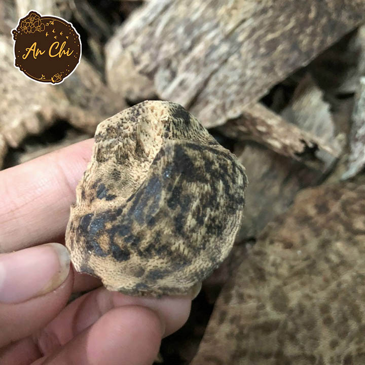 Nụ Trầm hương Organic An Chi được làm từ cây dó bầu lâu năm với hàm lượng trầm cao, cho mùi thơm nồng ấm và sạch, an toàn cho người dùng