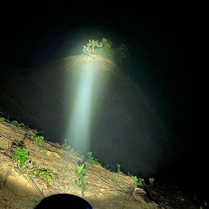 Đèn Pijn Siêu Sáng Cầm Tay – Chiếu Xa 500 Mét, Có Đèn Hông Tiện Dụng, Pin Lâu Hết, Bền Bỉ Dùng Lâu, đèn trang trí