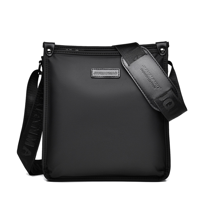 Túi đeo chéo nam phong cách mới - BEE GEE DCN9430