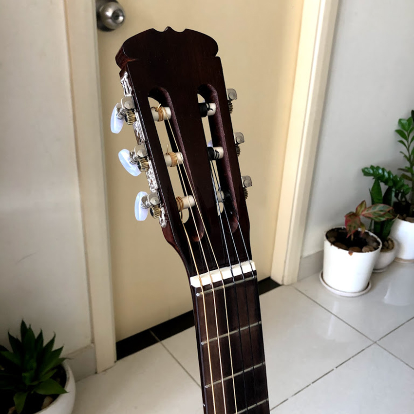 Đàn guitar classic model DVE70CX có EQ 7545R cho ra âm thanh tốt dành cho bạn mới tập