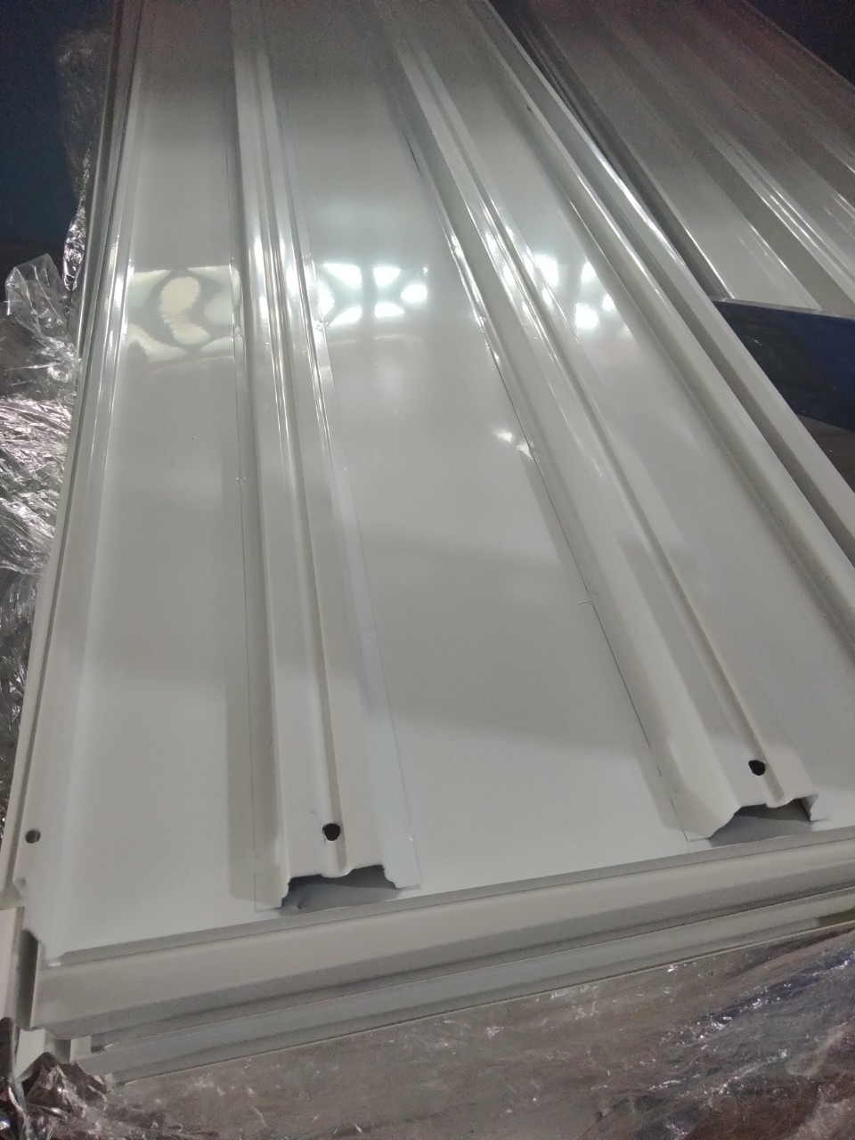 KỆ ĐÔI siêu thị trưng bày cao 1m5 độc lập LƯNG TÔN LỖ có 4 mâm tầng loại dày , chịu lực tốt.