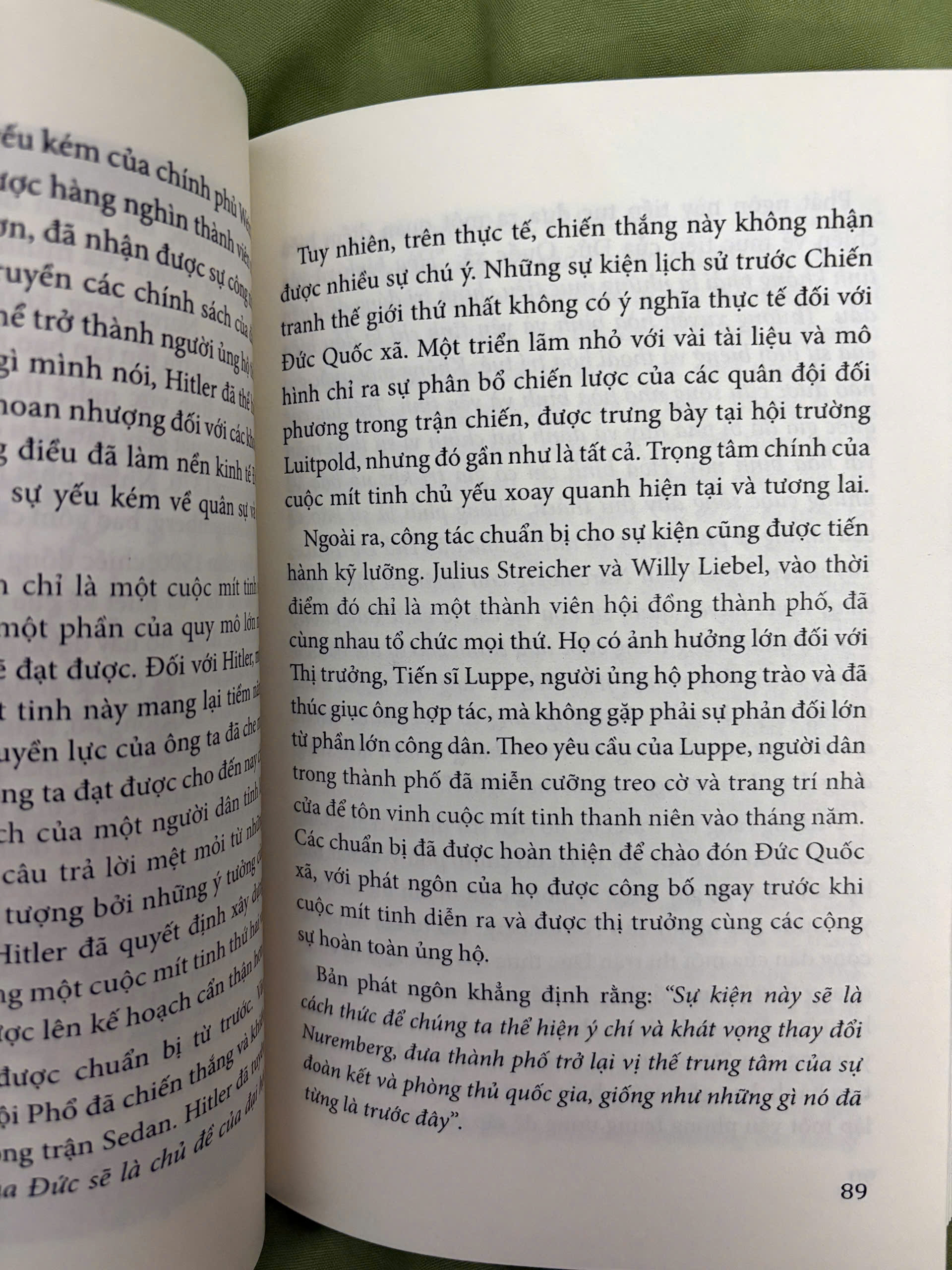 Sách : Các cuộc mít tinh Nuremberg