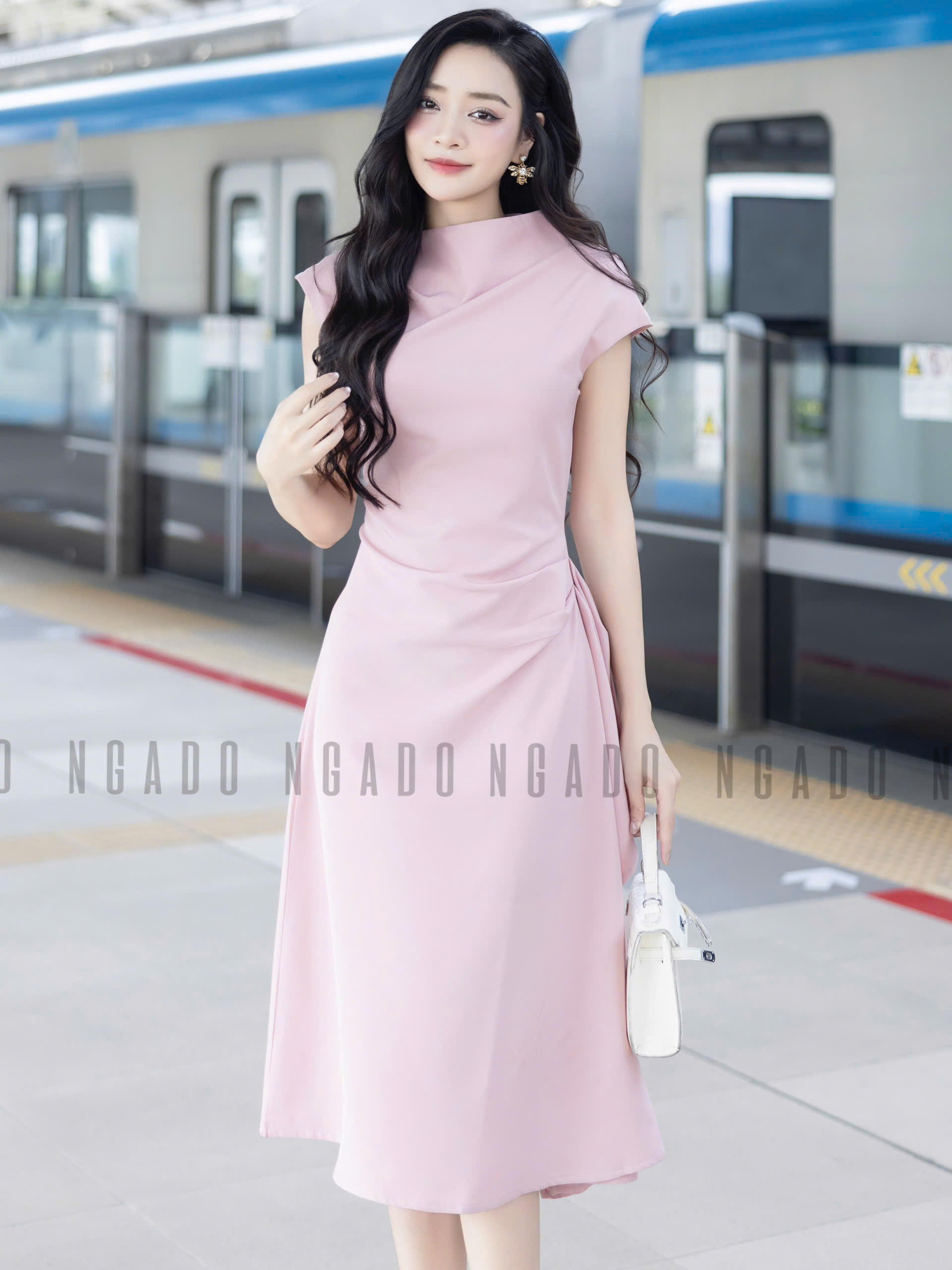 Đầm hồng cổ cao vạt xéo NGADO