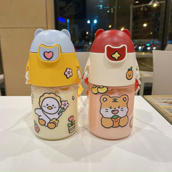 Bình Tập Uống Nước Hình Thú Có Dây Đeo Dán sticker cho bé dung tích 300ml