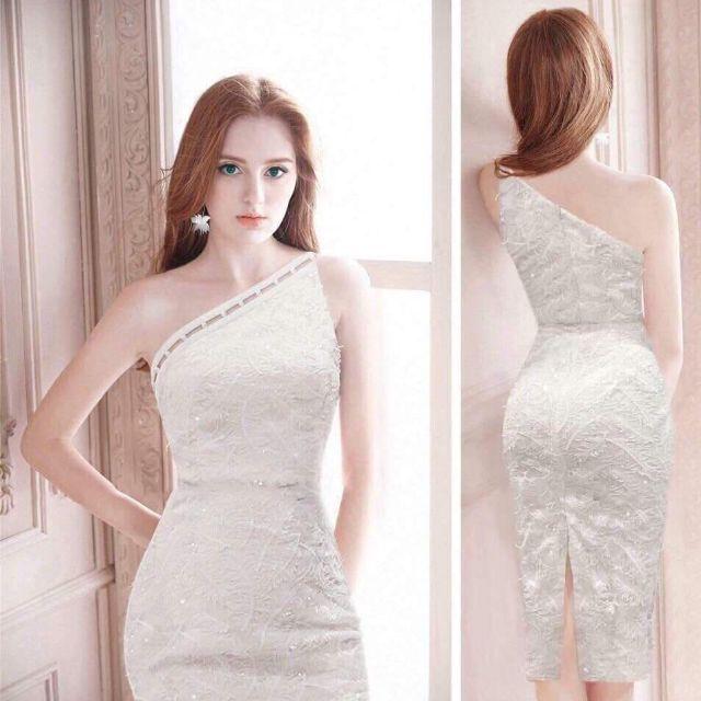 Đầm body ren kết ngọc lông vũ lệch vai