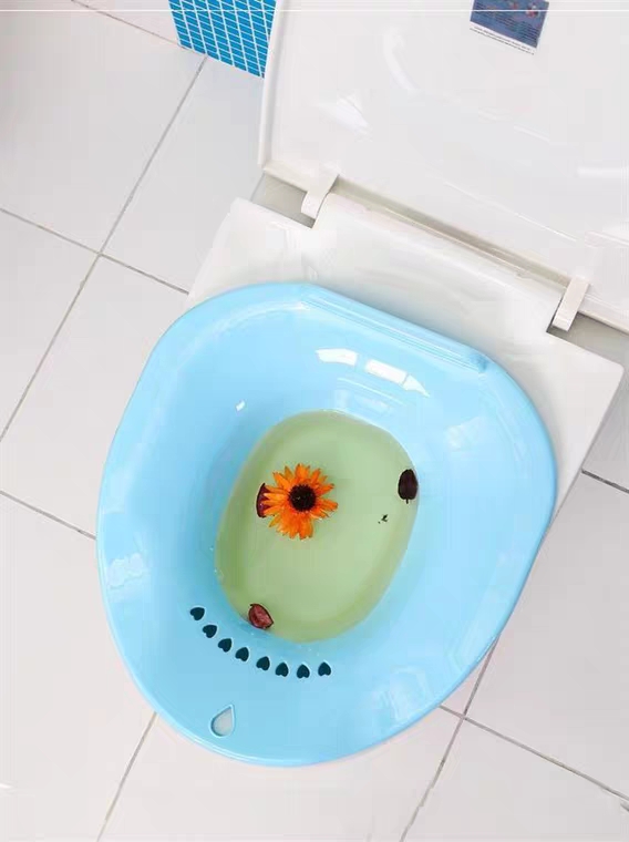 Chậu xông hơi vệ sinh phụ nữ có vòi xịt để vừa bồn cầu toilet. Shop giao mầu ngẫu nhiên