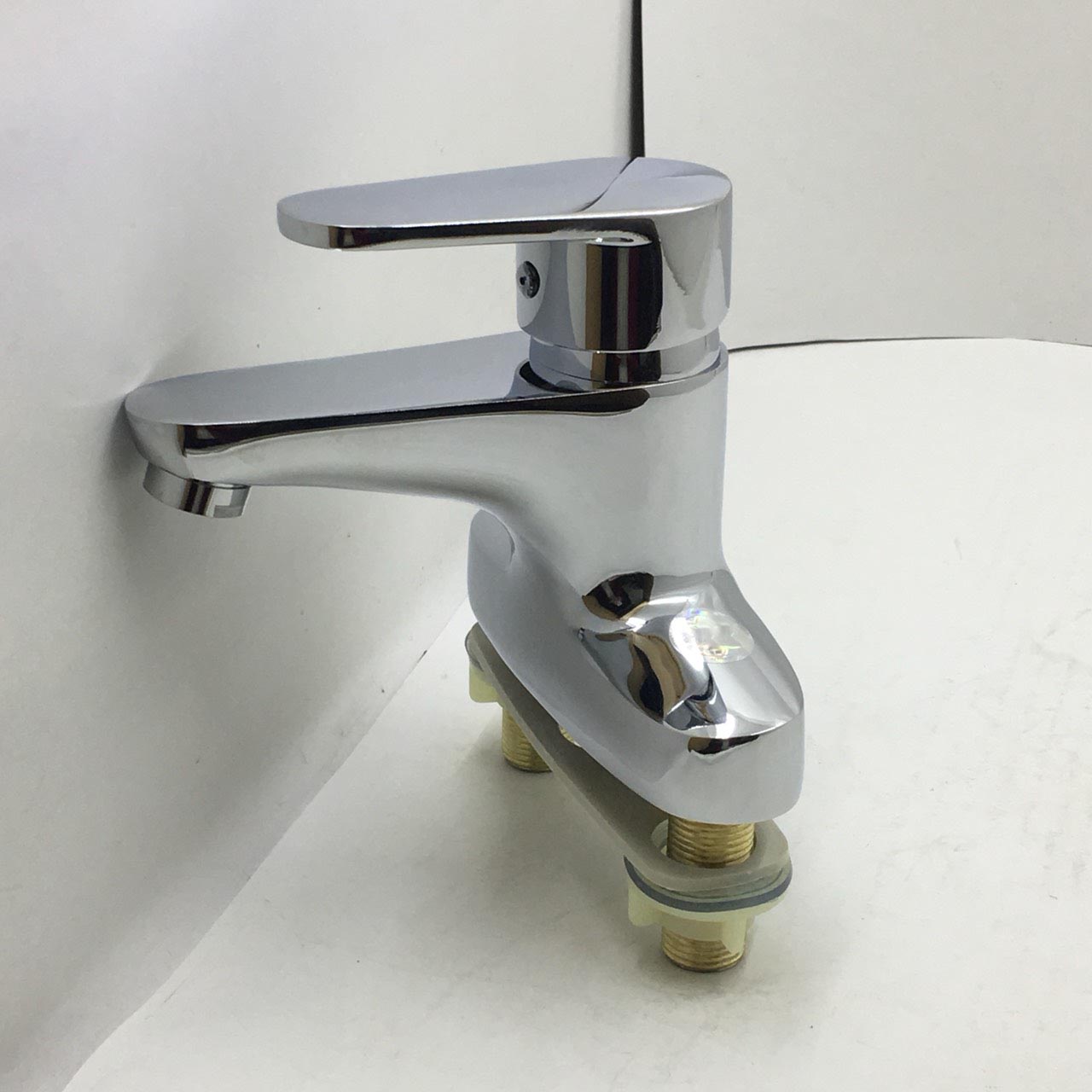 Vòi Lavabo Nóng Lạnh V138 Chất Liệu Đồng Thau Cao Cấp Mạ Chrome Sáng Bóng