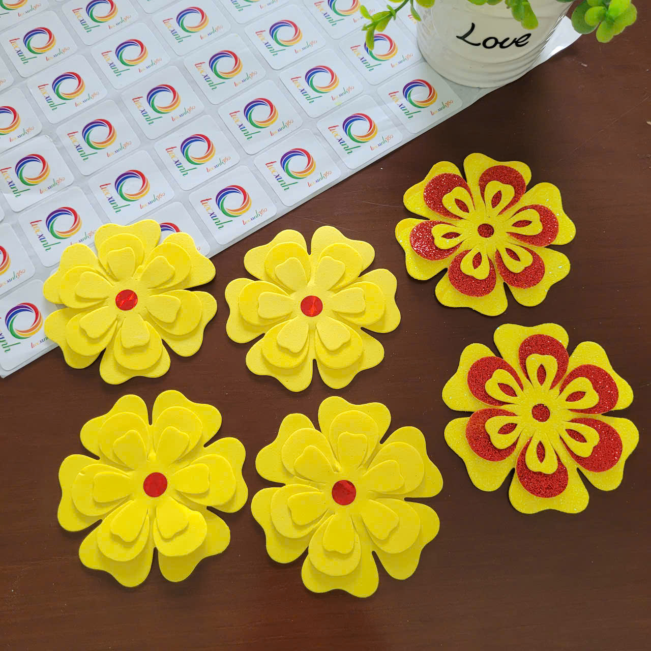 Hoa mai mút dẻo trang trí tết