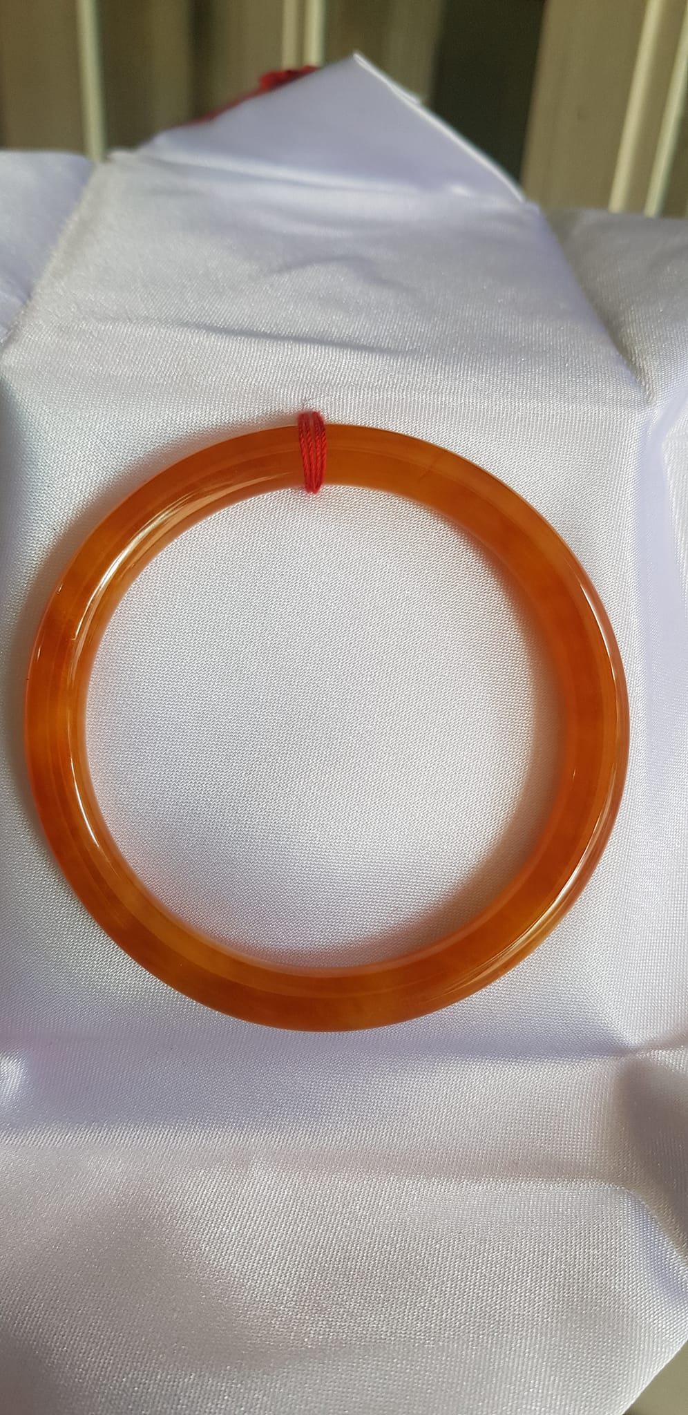 Vòng tay nữ đá Cẩm thạch Vàng Đậm mới đẹp lắm à nhen Ni 53mm x cọng 6,8mm Nữ mệnh Kim, mệnh Thổ 50kg - 55kg đeo món quà ý nghĩa dành cho các chị em ạ