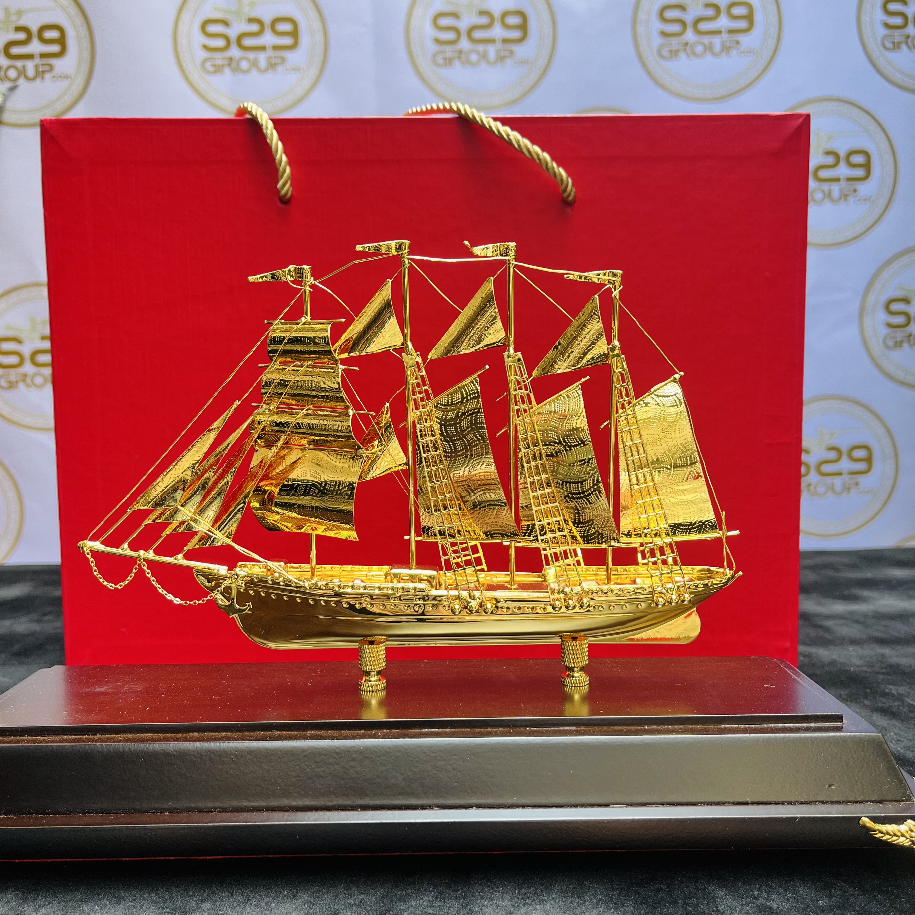 Thuyền Buồm Mạ Vàng 24k , Qùa Tặng Tết, Qùa Tặng Đối Tác, Doanh Nghiệp Sang Trọng Và Cao Cấp