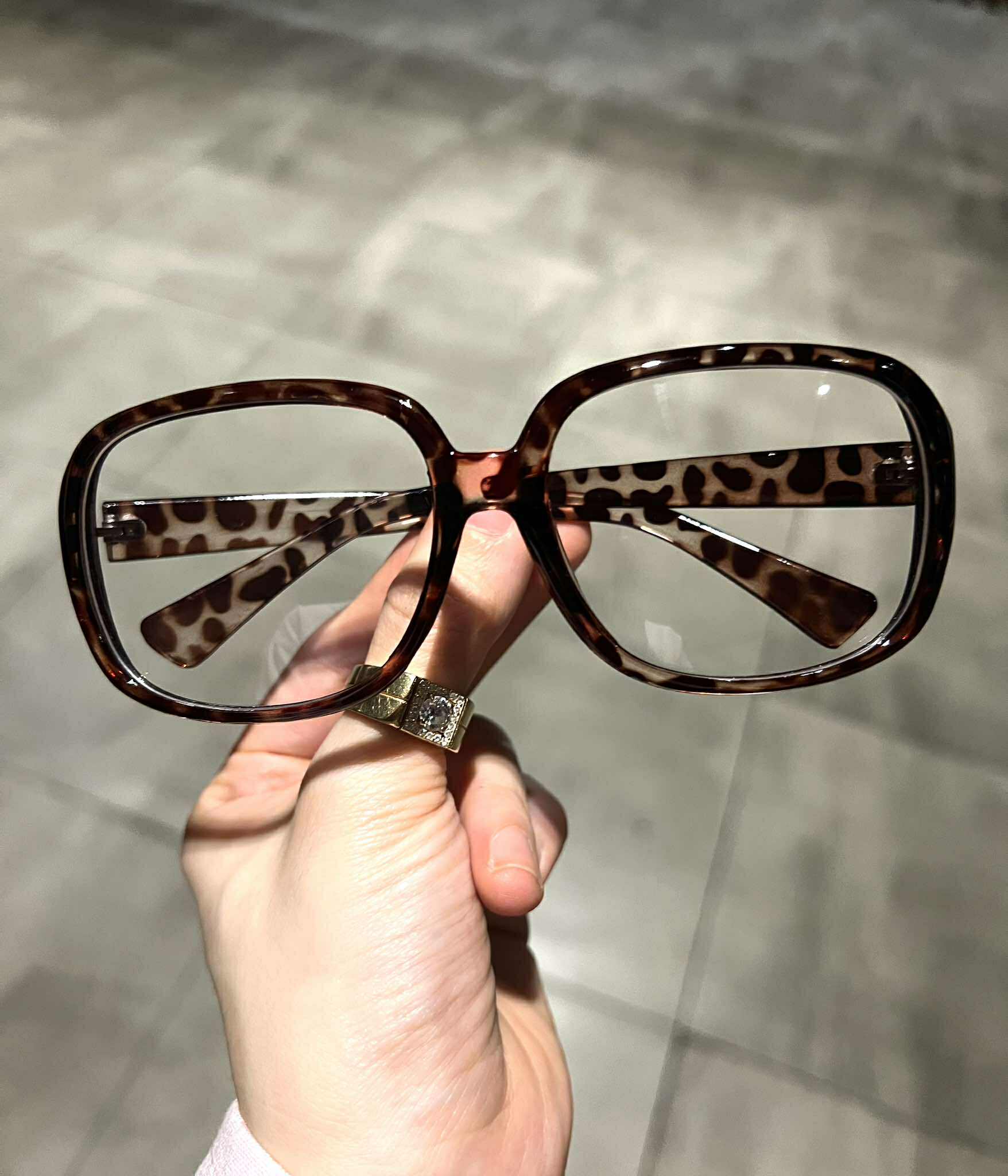 Kính mắt đi đường dáng vuông oversize bản to gọng nhựa (Màu da báo)