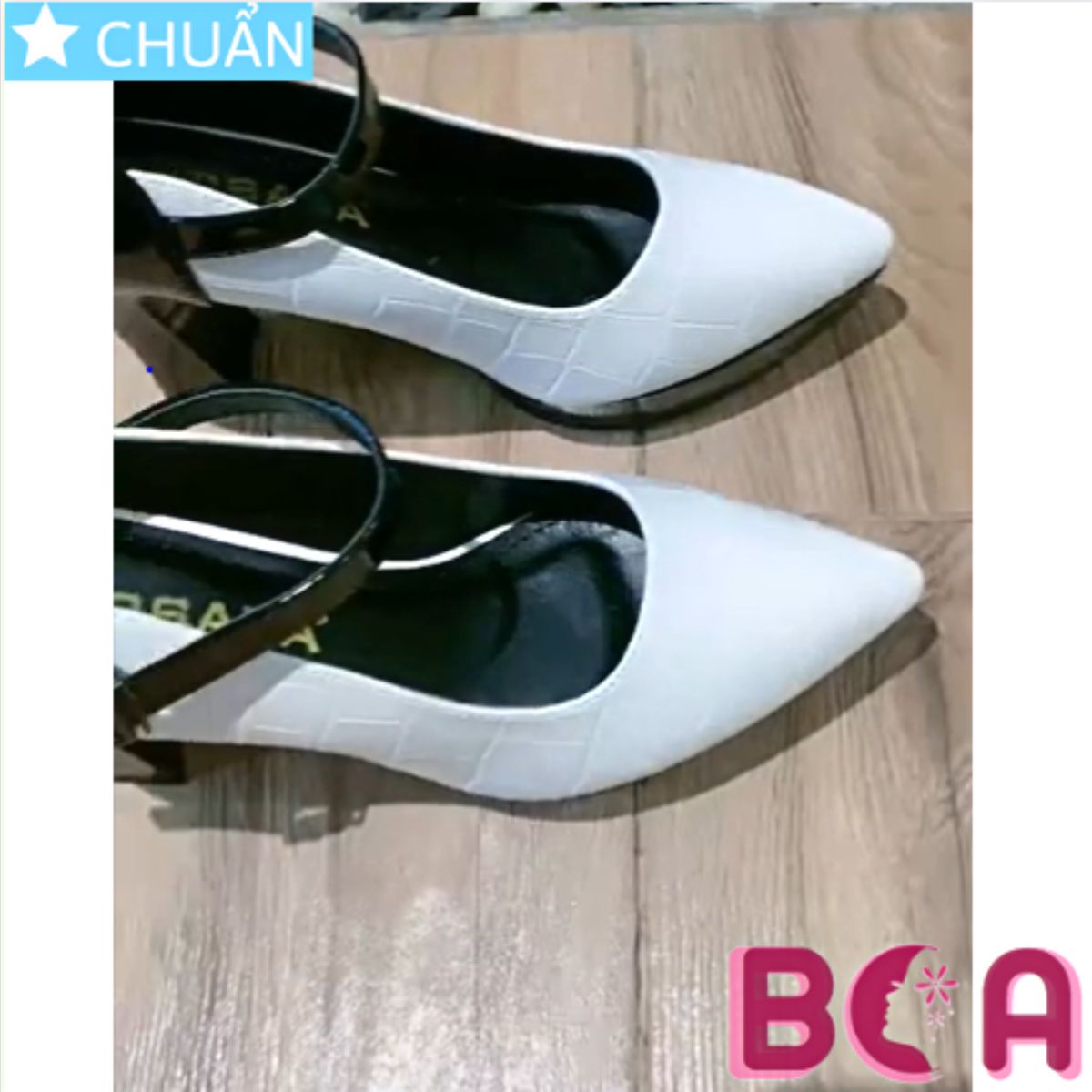 Giày cao gót nữ 8p RO611 mặt vân nổi, phối hợp giữa đen và trắng tạo nên phong cách cá tính, năng động và rất thời trang
