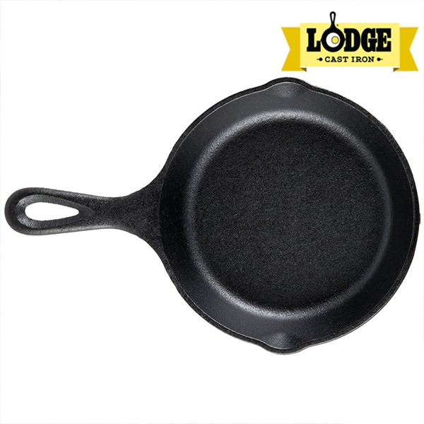 Chảo gang đúc chính hãng Lodge 13cm - H5MS. Chảo dùng chiên 1 quả trứng, nướng miếng beefsteak, bát cơm chiên 1 người.