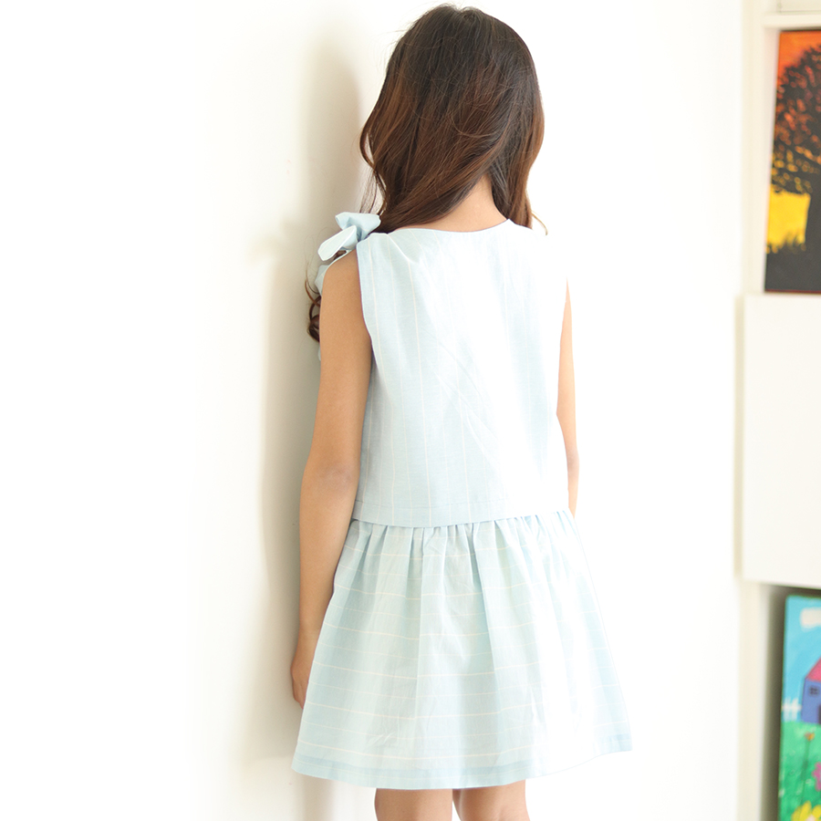 Đầm Bé Gái Kika Linen Xanh Hạ Eo Nơ Vai K117