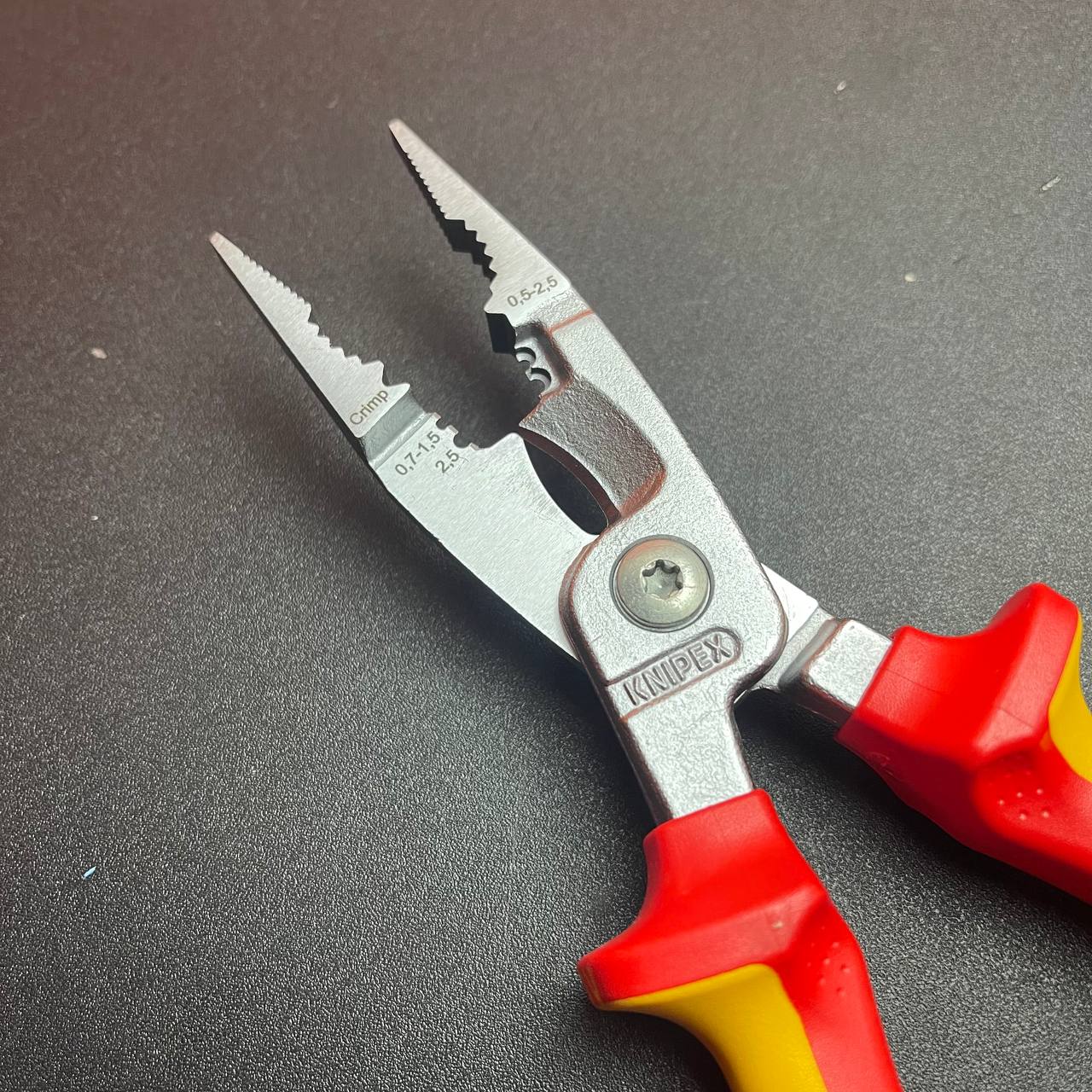KIỀM LẮP ĐIỆN ĐA NĂNG KNIPEX CÁCH ĐIỆN 1000V DÀI 200 MM 13 86 200