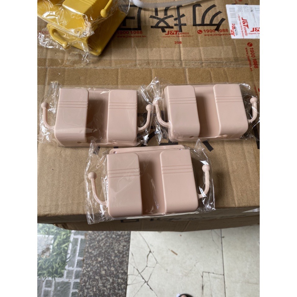 Kệ Dán Tường Có Tai Để Remote, Đồ Dùng - Giá Đỡ Điện Thoại Có Móc Treo Chìa Khóa, Dây Sạc