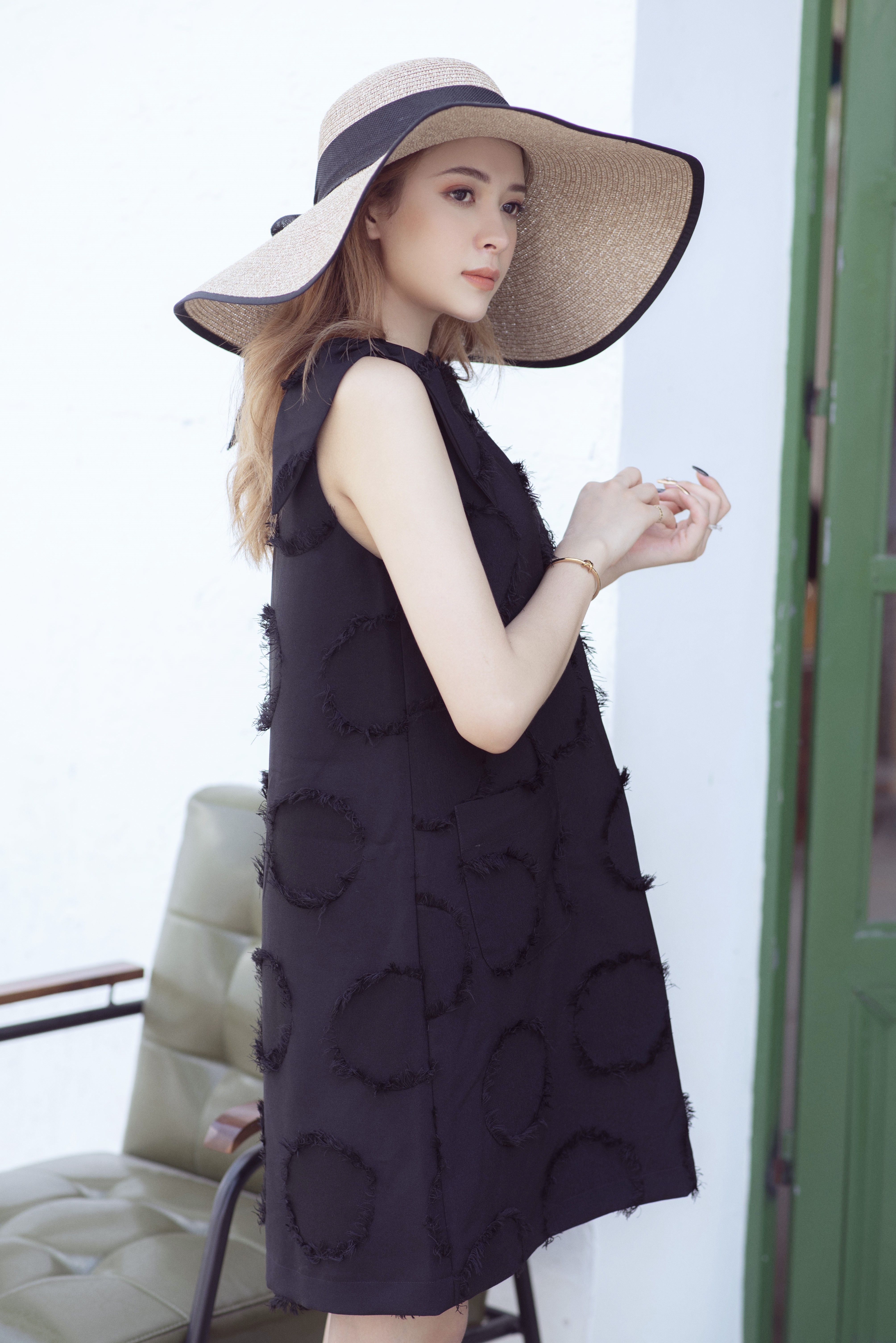 Đầm đen nơ