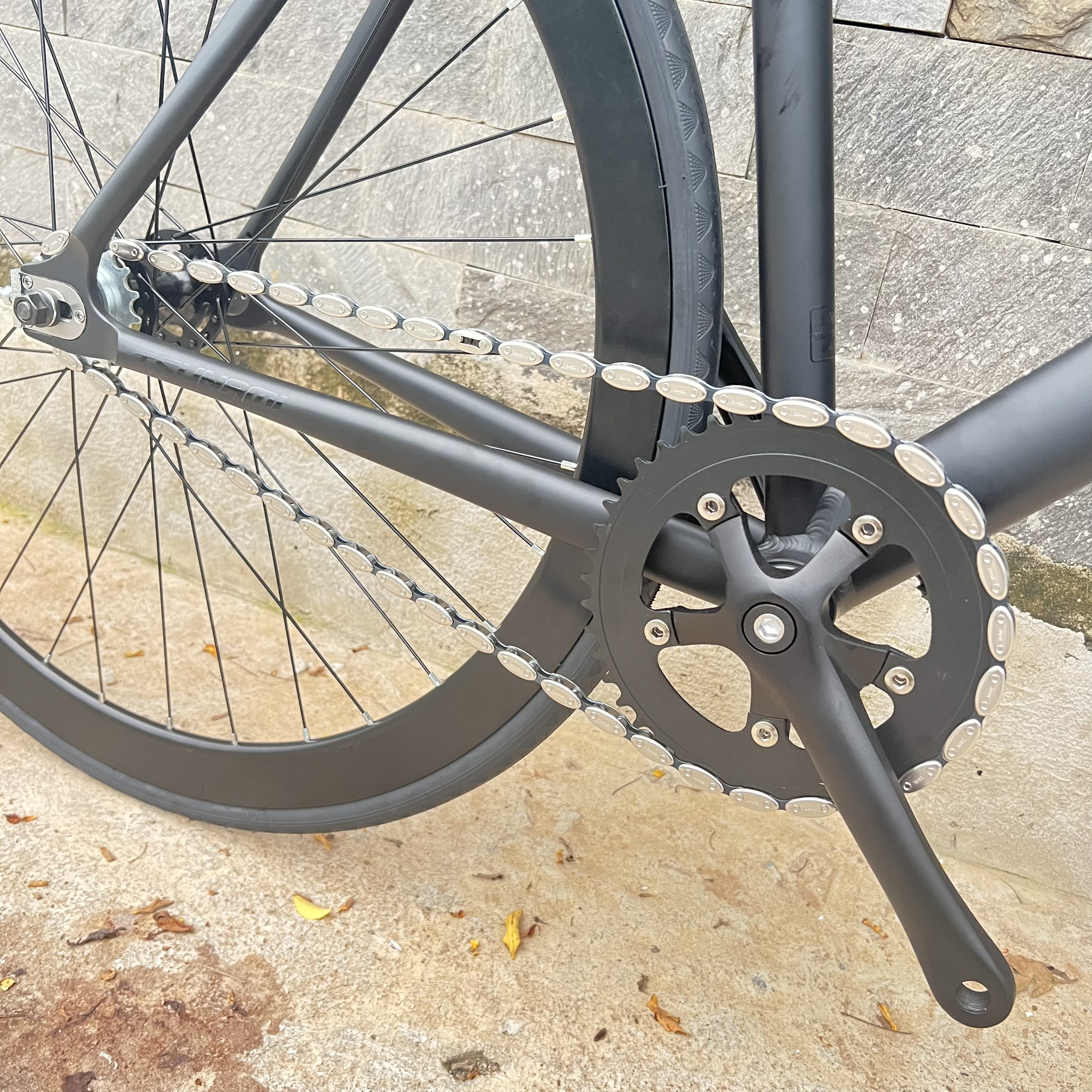 Xe đạp fixed gear TSUNAMI SNM100 cơ bản - Đen nhám chữ đen