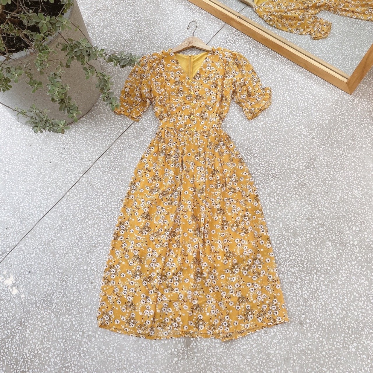 Váy đầm xòe voan hoa màu váng dáng dài vintage