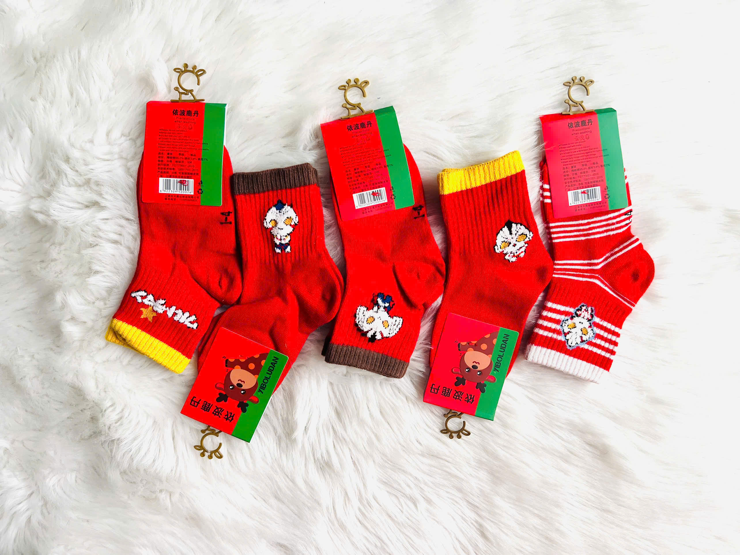 SET 5 ĐÔI TẤT TRẺ EM ĐỎ HOT TREND SIZE TỪ 1-8 TUỔI CHO TRẺ EM