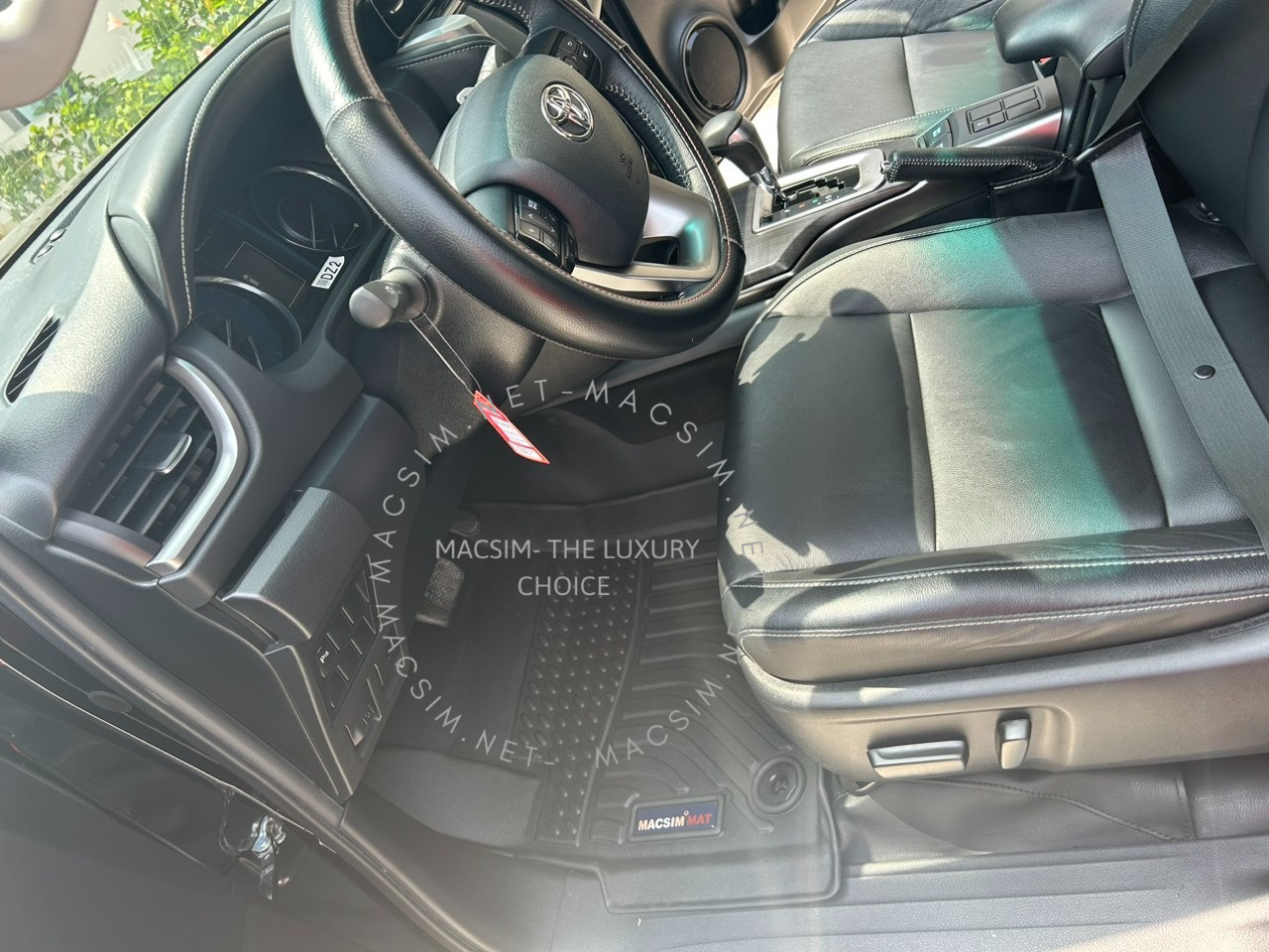 Thảm lót sàn xe ô tô Toyota Fortuner/Innova 2009-2016 Nhãn hiệu Macsim chất liệu nhựa TPE cao cấp màu đen 3 hàng ghế