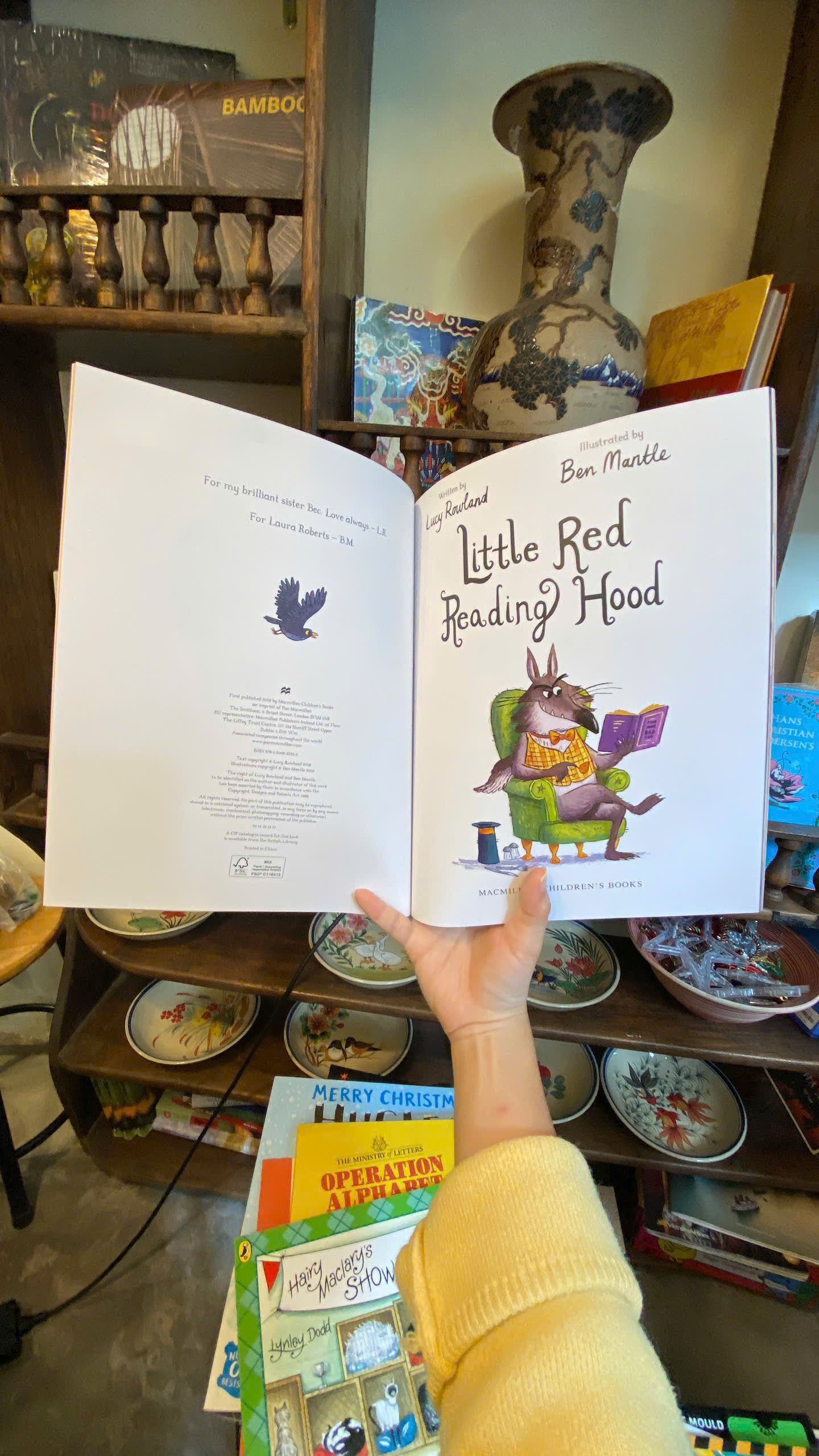 Sách - Little Red Reading Hood by Lucy Rowland