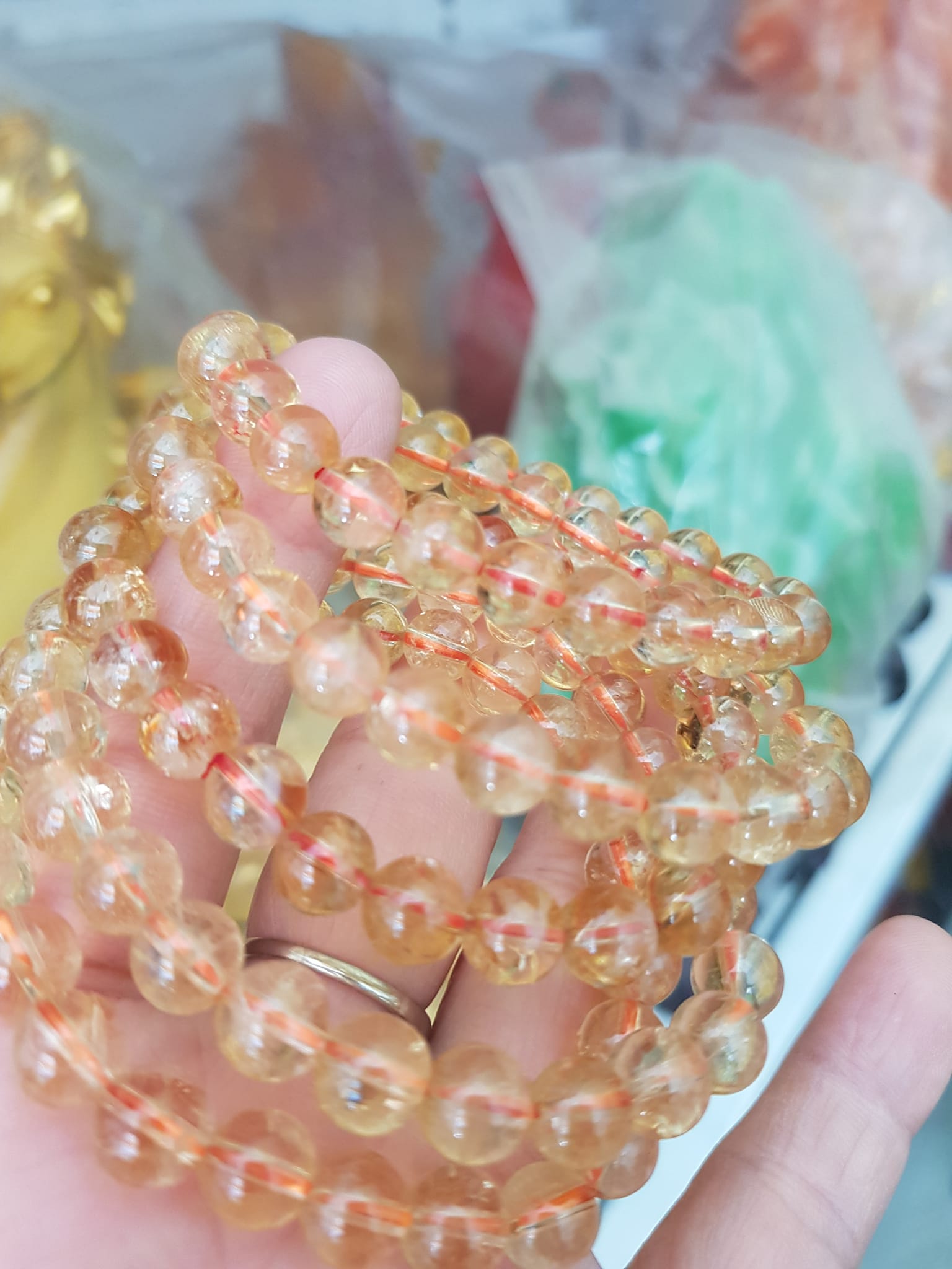 Vòng đá thạch anh tóc vàng tự nhiên Màu vàng nhẹ nhàng Nữ mệnh kim, Thổ thủy Vòng size 8mm ạ