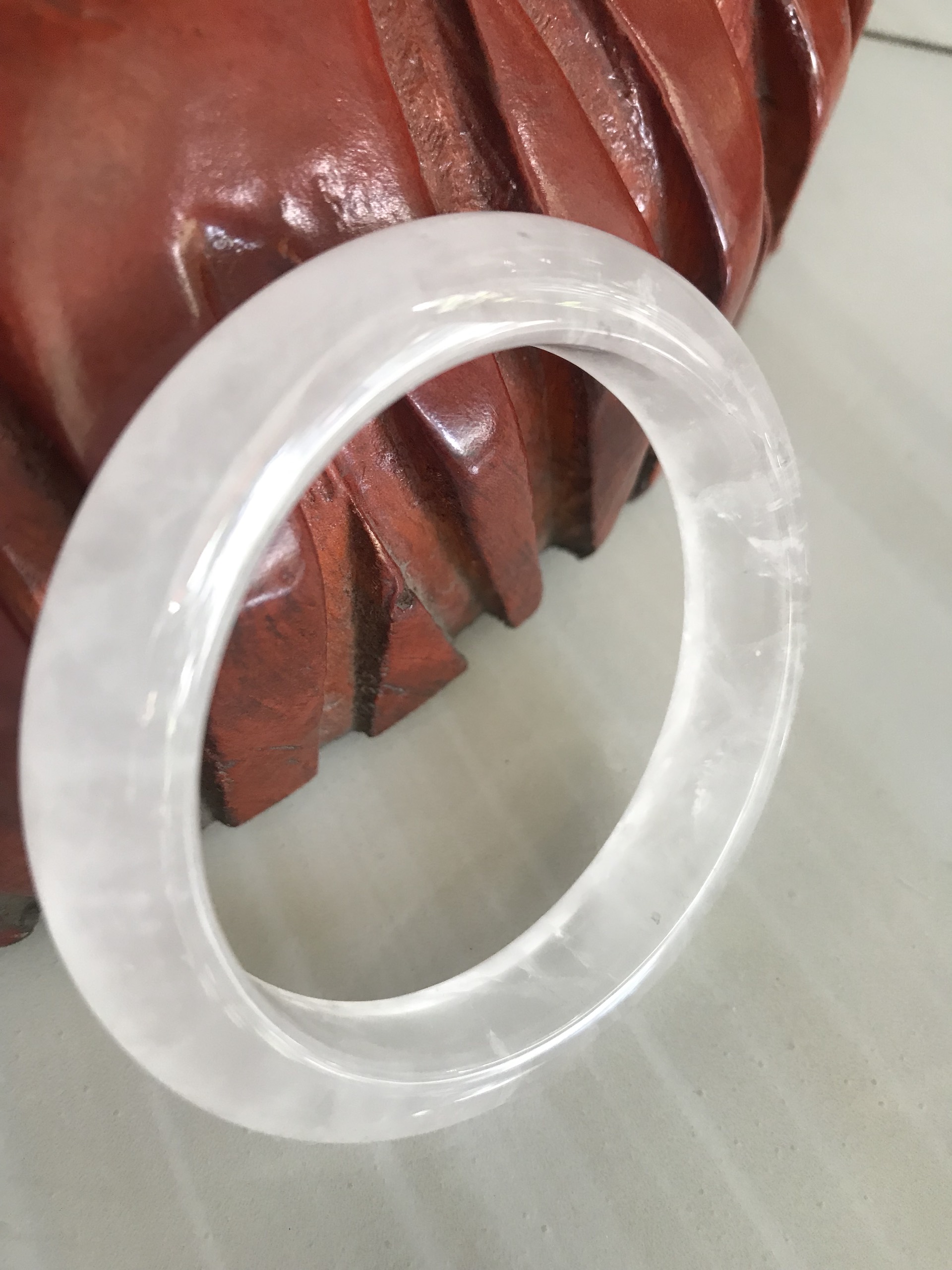 Vòng Thạch Anh Trắng Tự Nhiên Bản Hẹ Mới đẹp Ni 55mm Cao 12mm Dầy 9mm Màu trắng trong bóng đẹp Nữ mệnh Kim mệnh Thủy tay vừa đeo 50kg - 55 kg ạ
