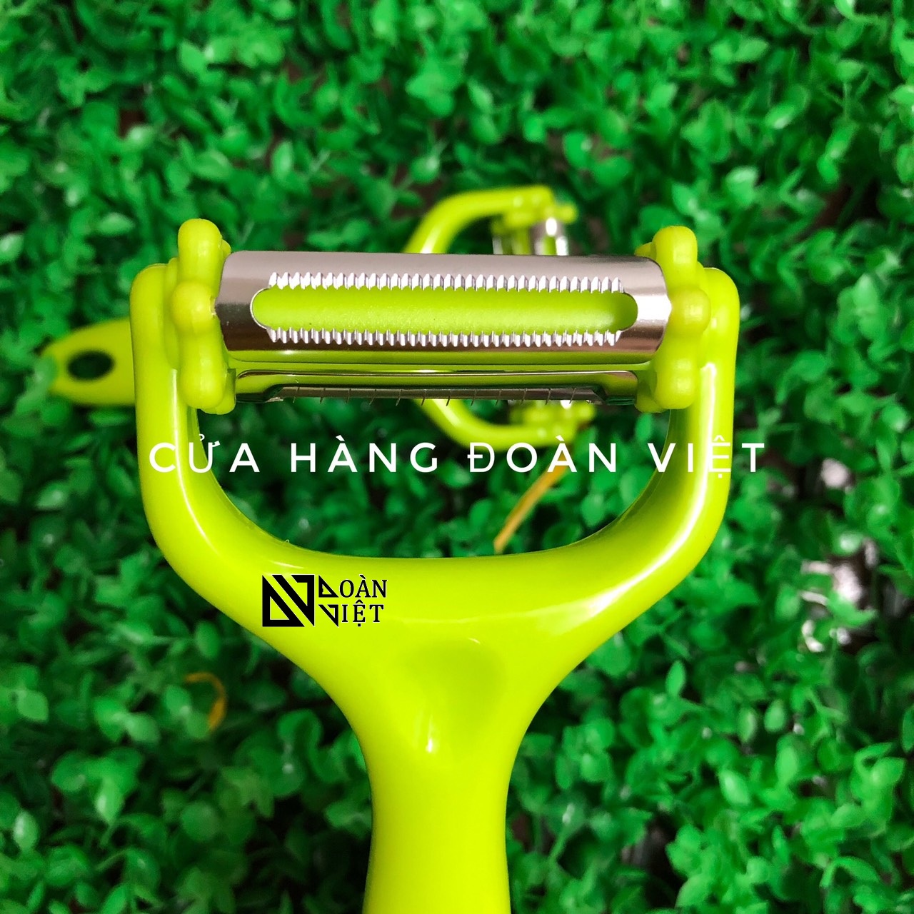 Dụng Cụ Bào Sợi Đa Năng 3in1. Dao GỌT vỏ, Bào mỏng, Cắt sợi với đầu xoay 3 trong 1 ĐA NĂNG TIỆN LỢI. Tay cầm dài, nhựa dày chắc chắn. Dụng cụ thiết yếu mọi GIA ĐÌNH