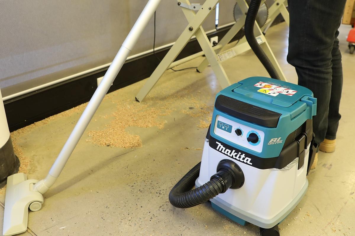 MÁY HÚT BỤI DÙNG PIN (BL)(18VX2) 90 W MAKITA DVC152LZ (KHÔNG KÈM PIN VÀ SẠC) - HÀNG CHÍNH HÃNG