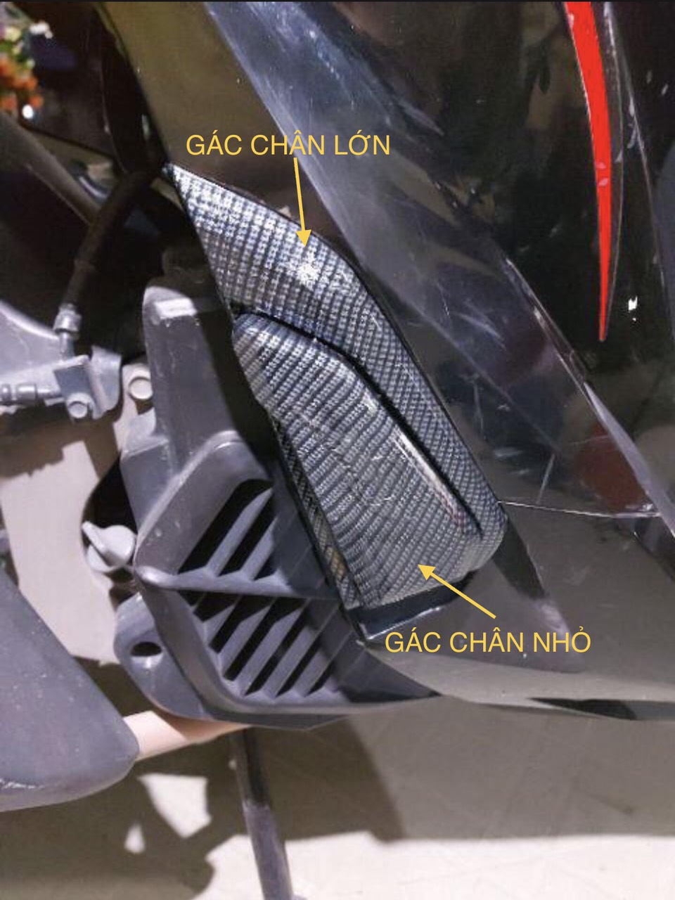 ỐP GÁC CHÂN SAU LỚN DÙNG CHO XE SH 2017 2018 2019 CACBON