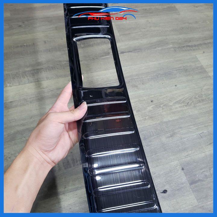 Ốp chống trầy cốp Sportage 2021-2022-2023 vân titan bảo vệ trang trí xe