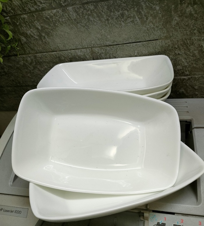 Đĩa sứ hình chữ nhật thành cao