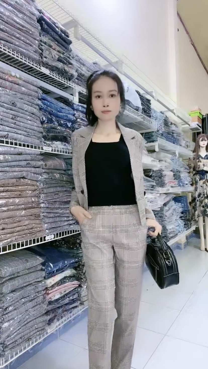 Set áo vest croptop và quần kẻ sọc cao cấp