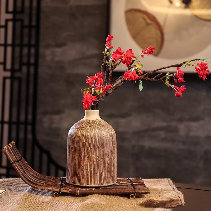 Bình gốm cổ điển trang trí phòng khách