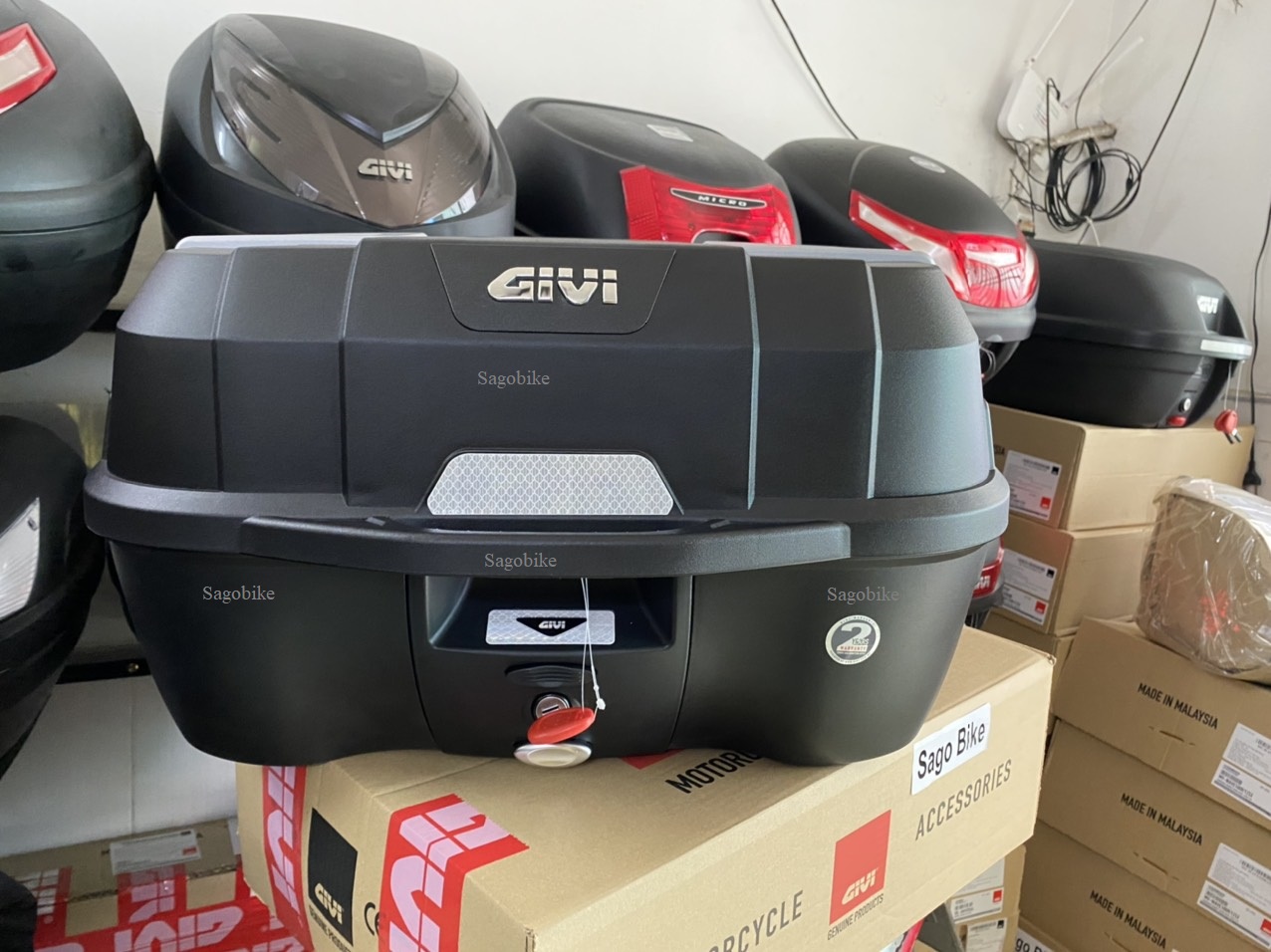 Thùng givi B45NM, thùng sau xe 45lit kèm đế, ốc gắn
