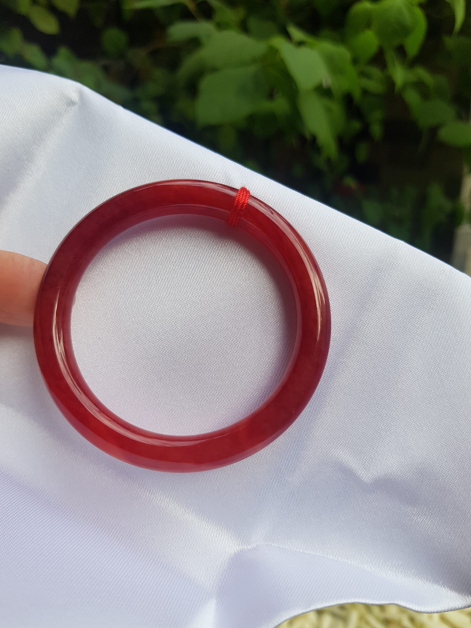 Vòng Cẩm Thạch Đỏ đẹp I Size 49mm Vòng tay đỏ đỏ đậm đẹp đeo lên may mắn chuẩn hợp Nữ mệnh Hỏa mệnh Thổ ạ Nữ cân nặng 45kg -> 51kg đeo vừa tay đẹp xinh tay ạ