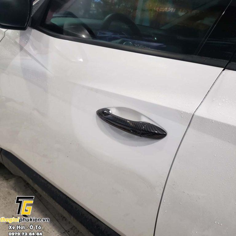 Ốp tay nắm cửa xe Hyundai Tucson 2022 nhựa ABS vân Carbon cao cấp