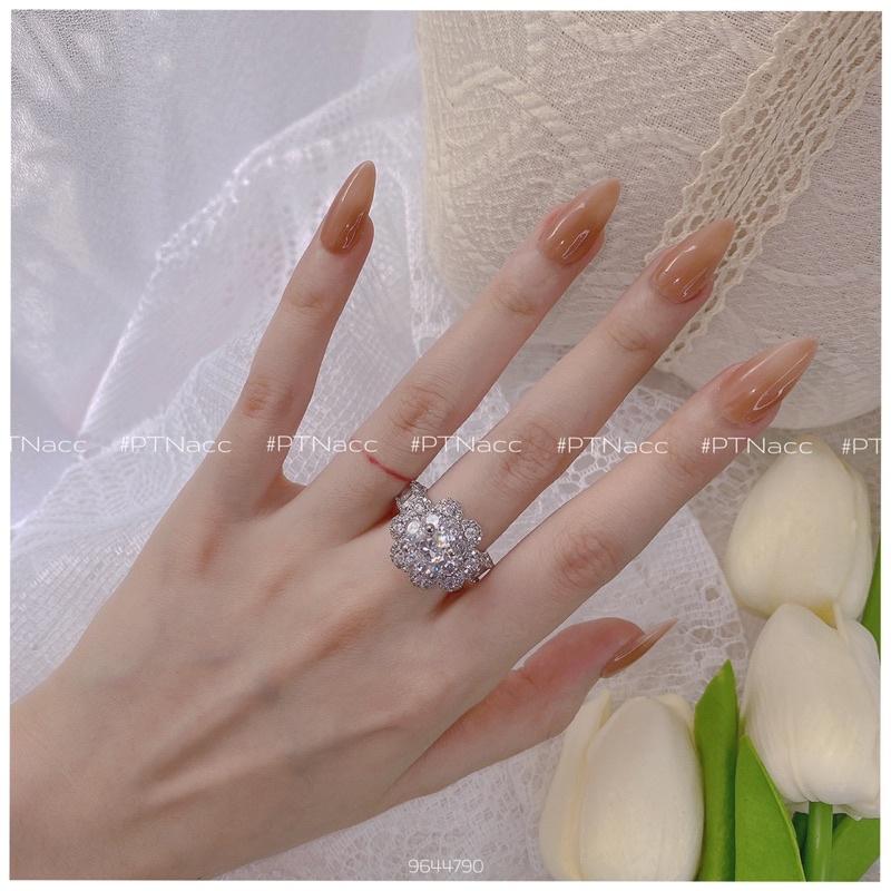 ᴾᵀᴺᵃᶜᶜ Nhẫn xi bạch kim trụ cao đế hoa to . N82739